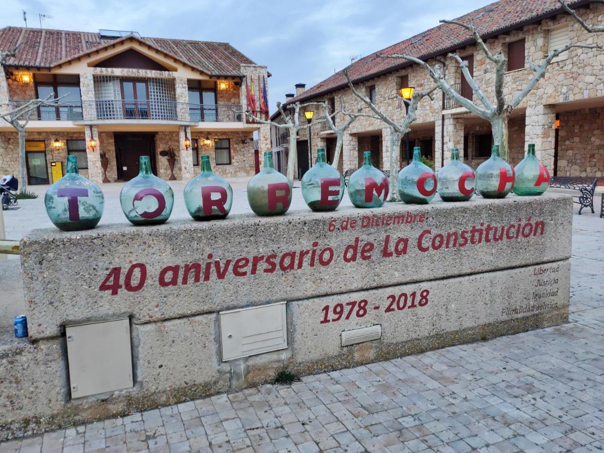 Hotel Rural Luna Llena Torremocha de Jarama Bagian luar foto