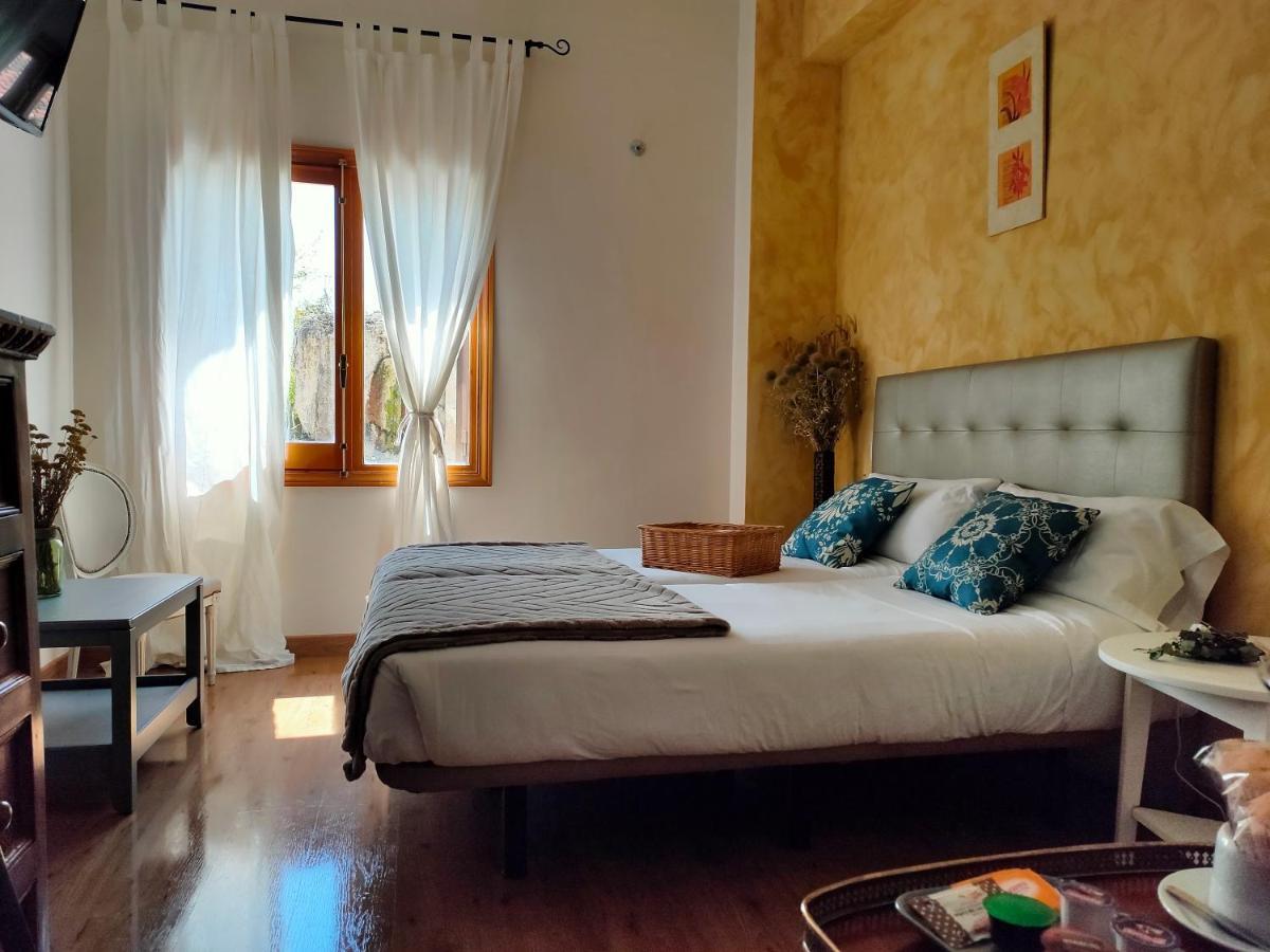 Hotel Rural Luna Llena Torremocha de Jarama Bagian luar foto