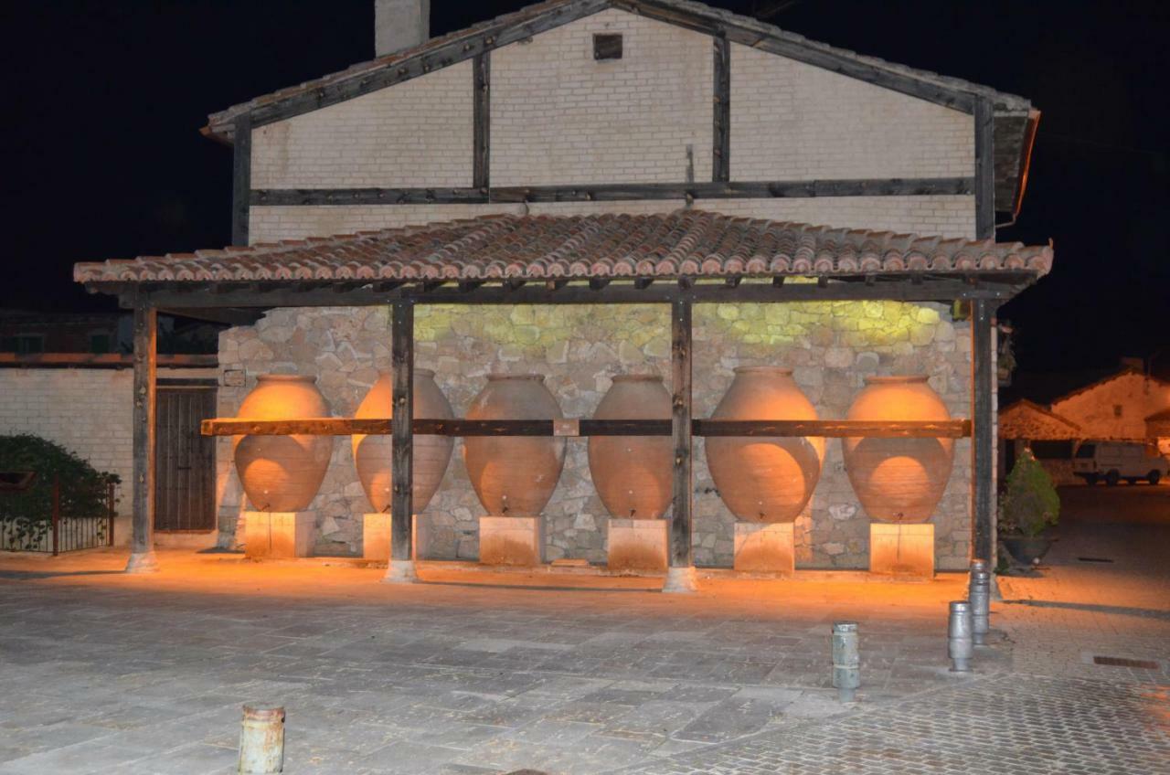Hotel Rural Luna Llena Torremocha de Jarama Bagian luar foto